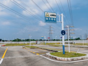 致友皓鹏驾校